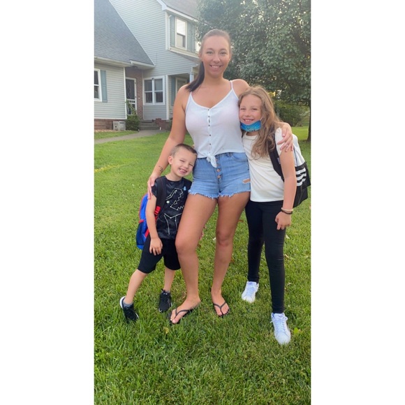 Meet your Posher, Ariel - Picture 2 of 14